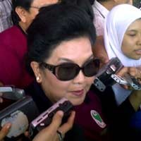 Berkacamata Hitam, Menkes Lantik Ribuan Anggota Dasipena