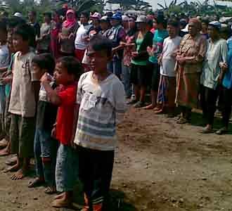 Simulasi Mengusir Satpol PP