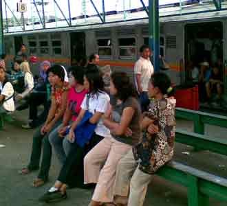 Pasca Kecelakaan, Jadwal KA Molor