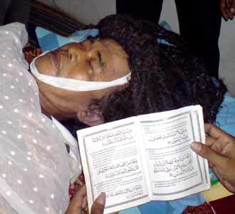 Warga Yasinan untuk Mbah Surip