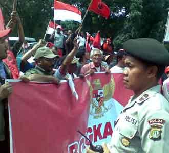 Bendera Geruduk MK