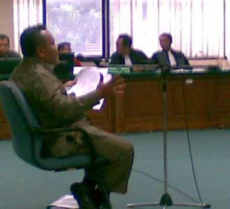 Johnny Allen Bersaksi 