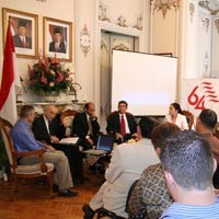 Demokrasi Satu-satunya Pilihan Agar Negara Bertahan Lama