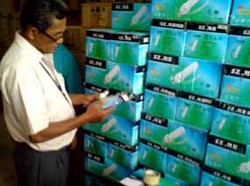 Depdag Segel Gudang Lampu Hemat Energi Tanpa SNI