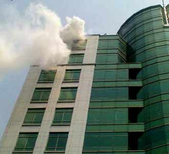 Asap Membumbung di Graha Inti Fauzi