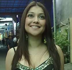 Sarah Azhari Siap Tutup Aurat di Bulan Puasa 