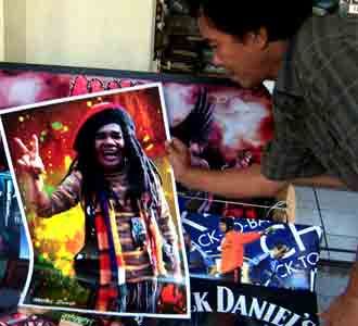 Poster Mbah Surip Laris Manis