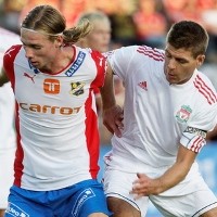Voronin-Ngog Menangkan Liverpool