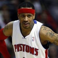 Iverson Dibujuk ke Yunani