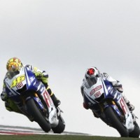 Rossi Enggan Duel vs Lorenzo di Luar Trek