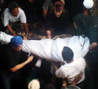 Si Burung Merak Dikebumikan