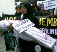 Gendong Jenazah Buruh Migran Berdemo