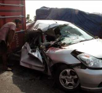 Kontainer Timpa Honda Stream