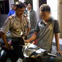 Tak Bakat Mencuri, Furuzd Jadi Bulan-bulanan