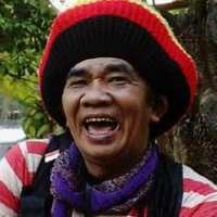 Kenang Mbah Surip, Seniman Bandung Buat Patung Jati 