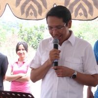 Julius Aslan Rela Menyanyi