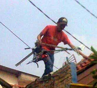 Liput Rumah Teroris, Heli Metro TV Jatuh