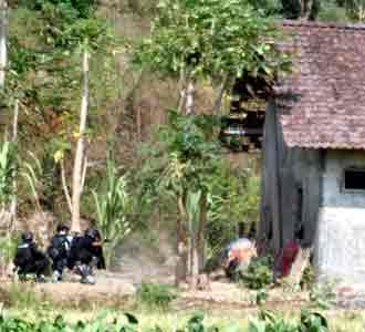Proses Penggerebekan Rumah Teroris