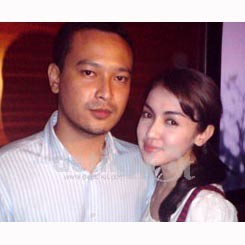 Banyu Biru Garap Lagu Untuk Rianti Cartwright