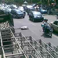 Pembangunan Panggung Upacara di Depan Grahadi Ganggu Lalin