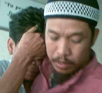 KeluargaTunggu Izin Polisi