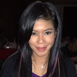 Lama Menjanda, Kikan Cokelat Mesra Dengan Pria Bertato