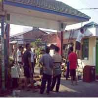 Jelang Agustusan, Warga Mempercantik Kampung dan Jalan