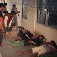 Puluhan Warga Jombang Keracunan Masih Lemah dan Diinfus