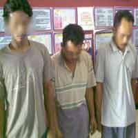 Nikmati Gaji, Tiga Pekerja Nekat Berjudi