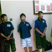 Mejeng di Kota Surabaya, Tiga Pemuda Masuk Penjara
