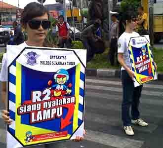 Aksi Model di Zebra Cross