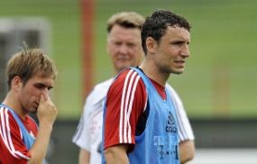 Van Bommel Absen Empat Pekan