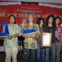 Slank, Denny JA, dan ICW Dianugerahi Civil Society Award 2009