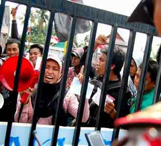 Mahasiswa Geruduk Kantor PTPN XIV