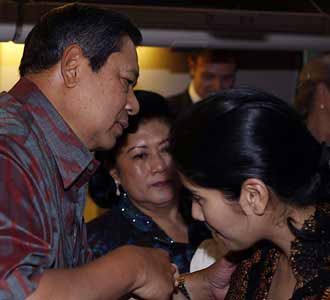 Annisa Pohan Menyusul Suami