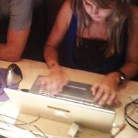 Buka-Bukaan Online Digandrungi Remaja 