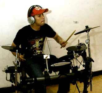 13 Tahun Konsisten Menggebuk Drum
