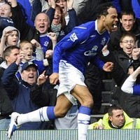 Moyes Tak Restui Lescott ke City