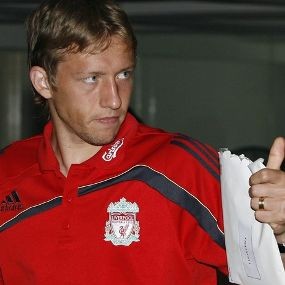 Benitez: Lucas Bisa Gantikan Alonso