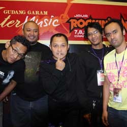 Band Baru Makin Pintar, Pure Saturday Malu