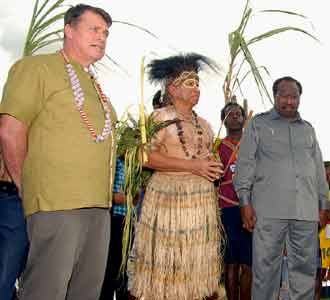 Dubes AS Hadiri Penobatan Namek di Merauke