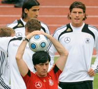 Jerman Cari Kemenangan di Baku