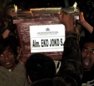 Jenazah Air dan Eko Disambut Takbir