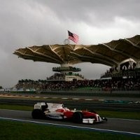 Malaysia Majukan Waktu Balapan untuk 2010