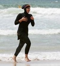  Perancis Larang Penggunaan Burkini di Kolam Renang 