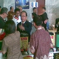Pengunjung Geruduk Stand Pedagang di Lobi DPR