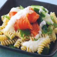 Salad Pasta Salmon Kaya Nutrisi