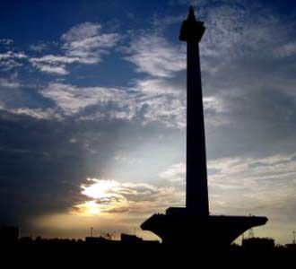 Menikmati Monas Kala Senja