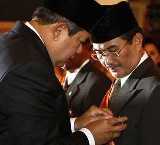 41 Orang Raih Bintang Kehormatan