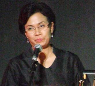 Ketika Ahli Moneter Baca Puisi